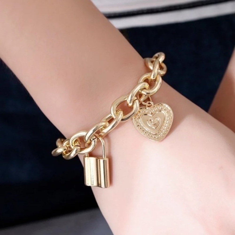 3/$30 💛 Lock Heart Pendant Bracelet